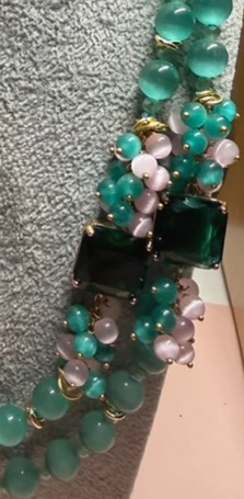 Collana girocollo doppio filo in occhio di gatto verde acqua.