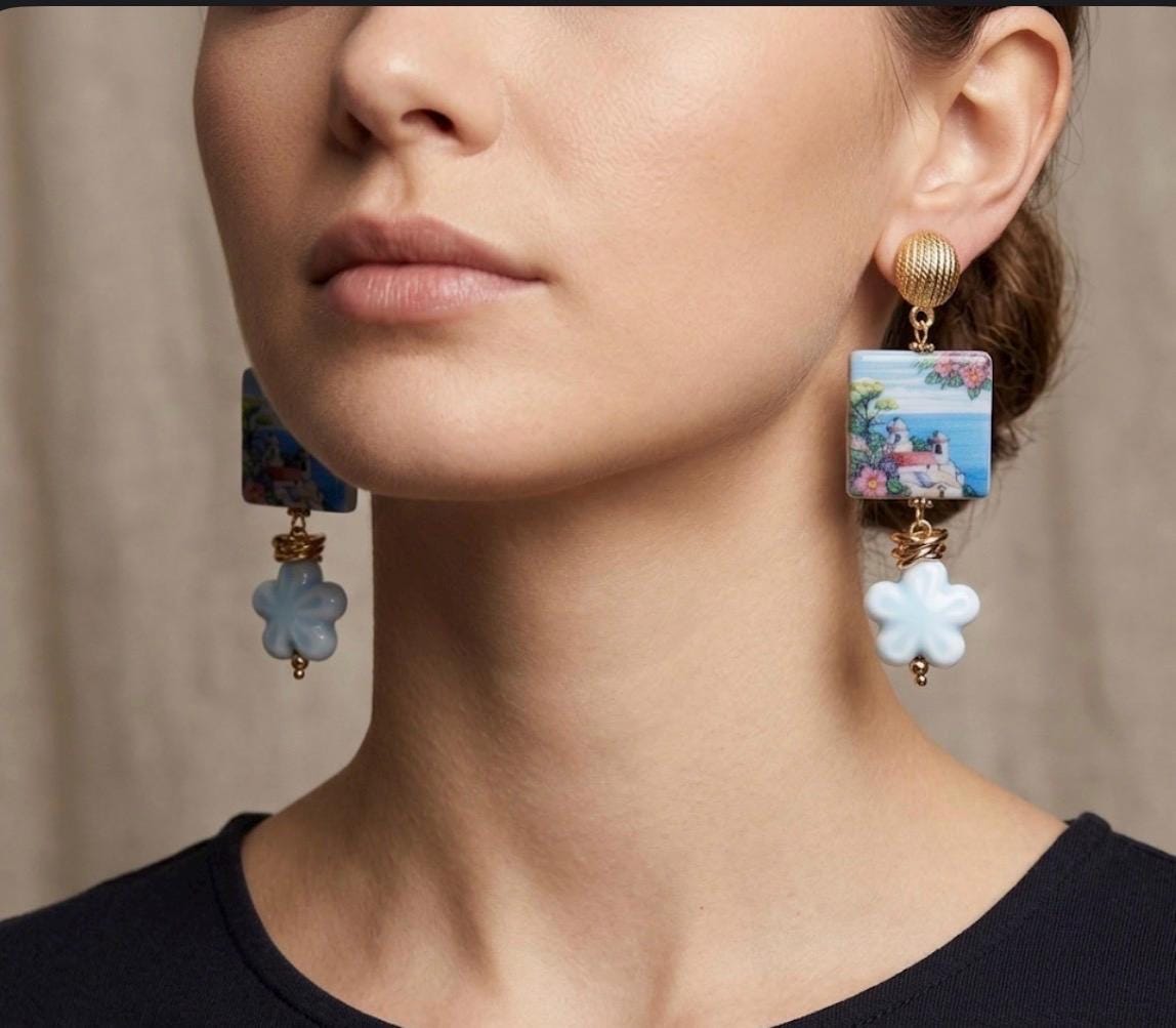 Orecchini Pendenti Lunghi in Ceramica con Paesaggio di Mare e Fiore Azzurro | Handmade