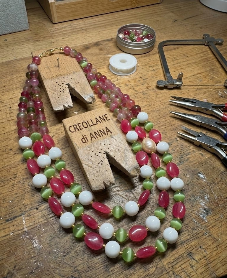 Collana Girocollo a Tre Fili in Giada, Occhio di Gatto e Perla Naturale | Handmade Italia
