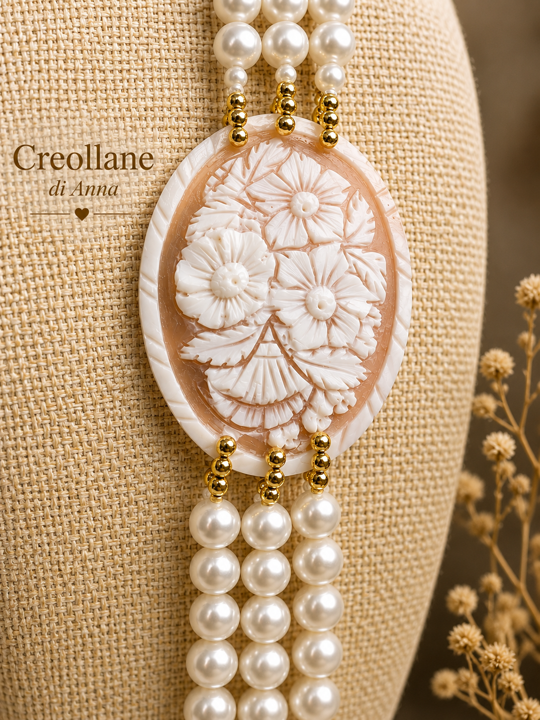 Collana Multifilo Artigianale Handmade | Perle Maiorca Bianche 3 Fili e Cameo Floreale | Made in Italy