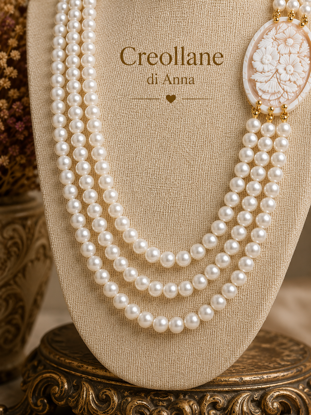 Collana Multifilo Artigianale Handmade | Perle Maiorca Bianche 3 Fili e Cameo Floreale | Made in Italy