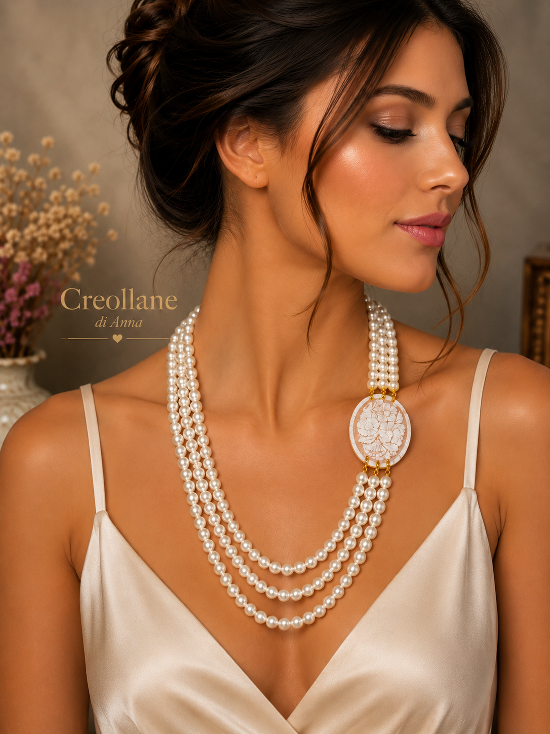 Collana Multifilo Artigianale Handmade | Perle Maiorca Bianche 3 Fili e Cameo Floreale | Made in Italy