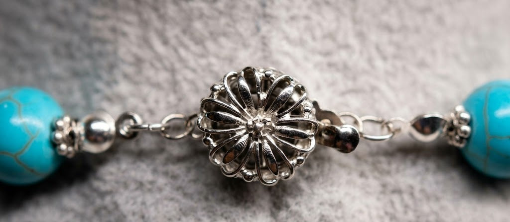 Collana Girocollo Elegante in Pasta di Turchese con Ciondolo in Acciaio | Handmade