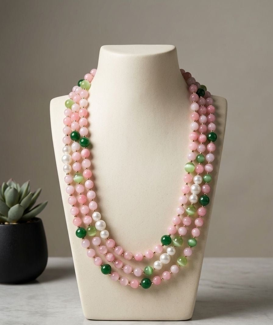 Collana Collana girocollo tre fili – giadeite rosa, occhio di gatto e crisoprasio verde e perle di maiorca – Handmade - Handmade Made in Italy