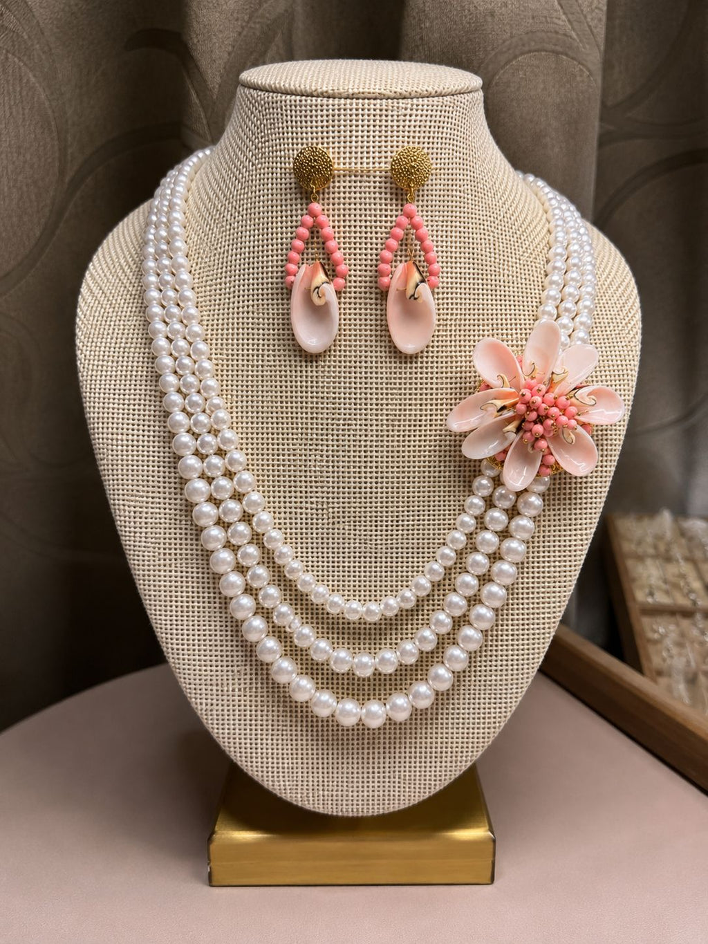 Collane Collana lunga in perle e fiore in conchiglie | Handmade Italia - Handmade Made in Italy