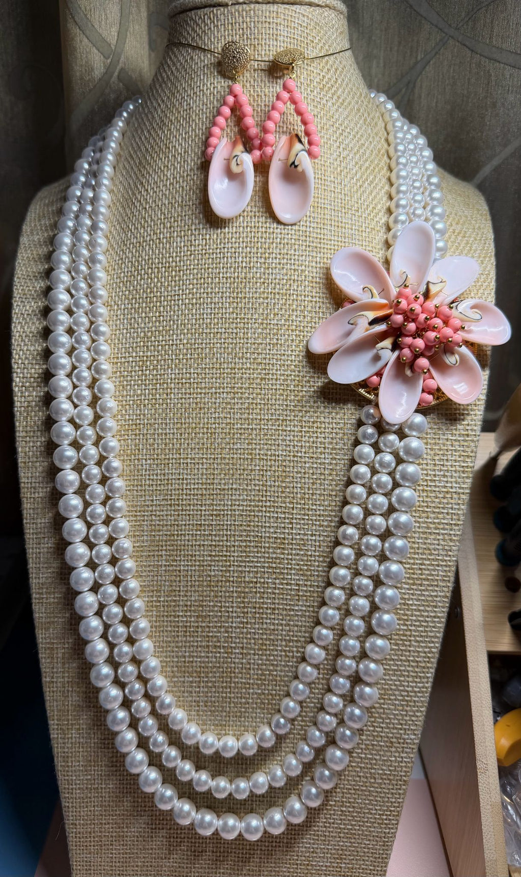 Collane Collana lunga in perle e fiore in conchiglie | Handmade Italia - Handmade Made in Italy