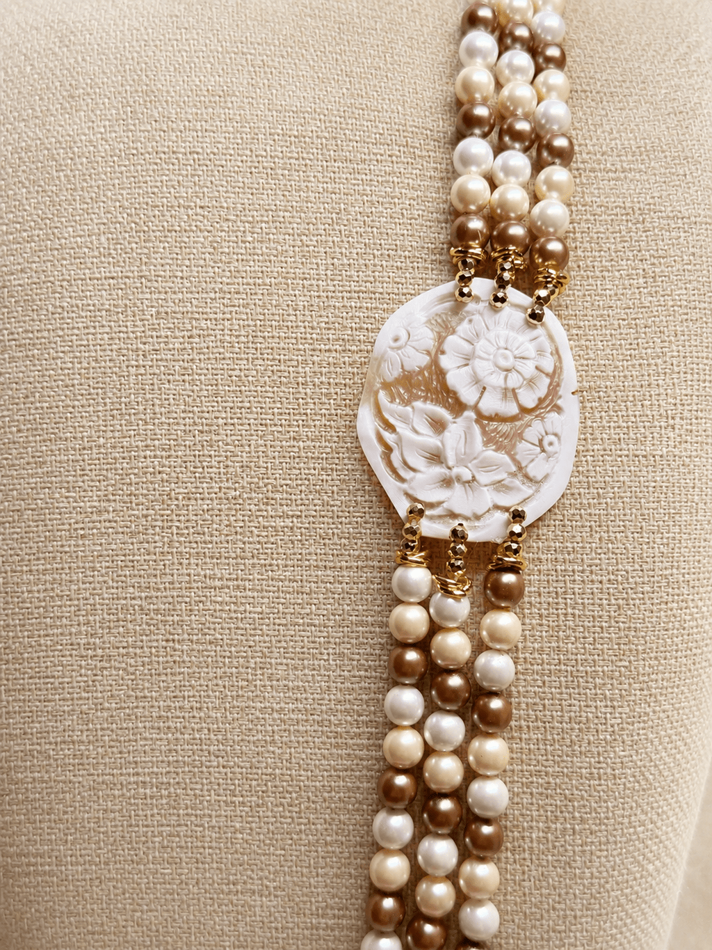 Collane Collana Multifilo Artigianale Handmade | Perle di Maiorca e Cameo su Conchiglia | Made in Italy - Handmade Made in Italy